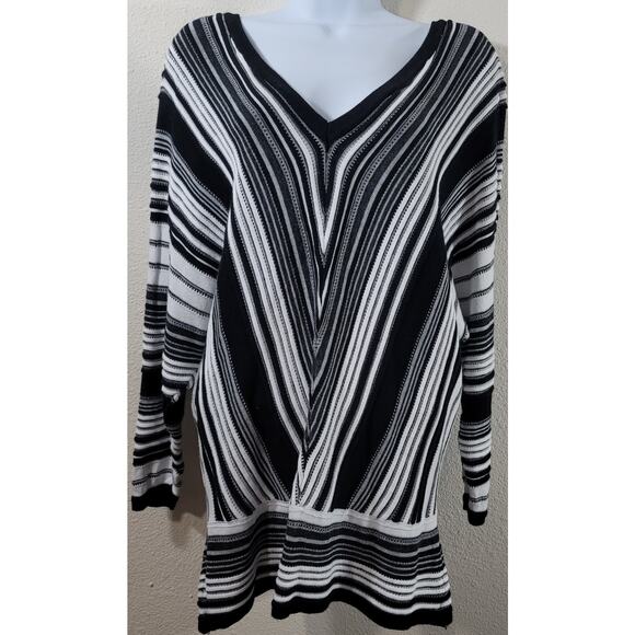 Lane Bryant Black White Chevron Stripe Double V Sweater 14 16 Lightweight Soft - Picture 1 of 5